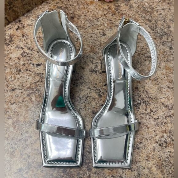 Good American Silver Block Heel Square Toe Sandals in Silver 7.5 - Picture 4 of 11